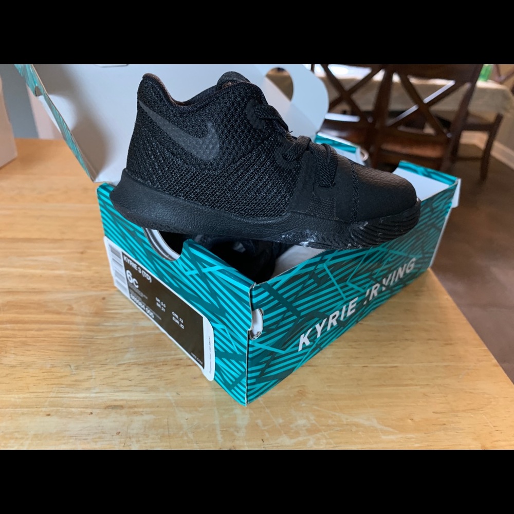 Nike Kyrie 3. (TD) size 6c